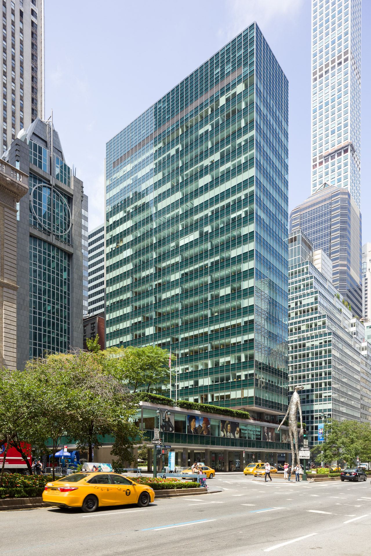 Lever House by Gordon Bunshaft of Skidmore, Owings & Merrill in New York, NY. Photo by Jason R. Woods.