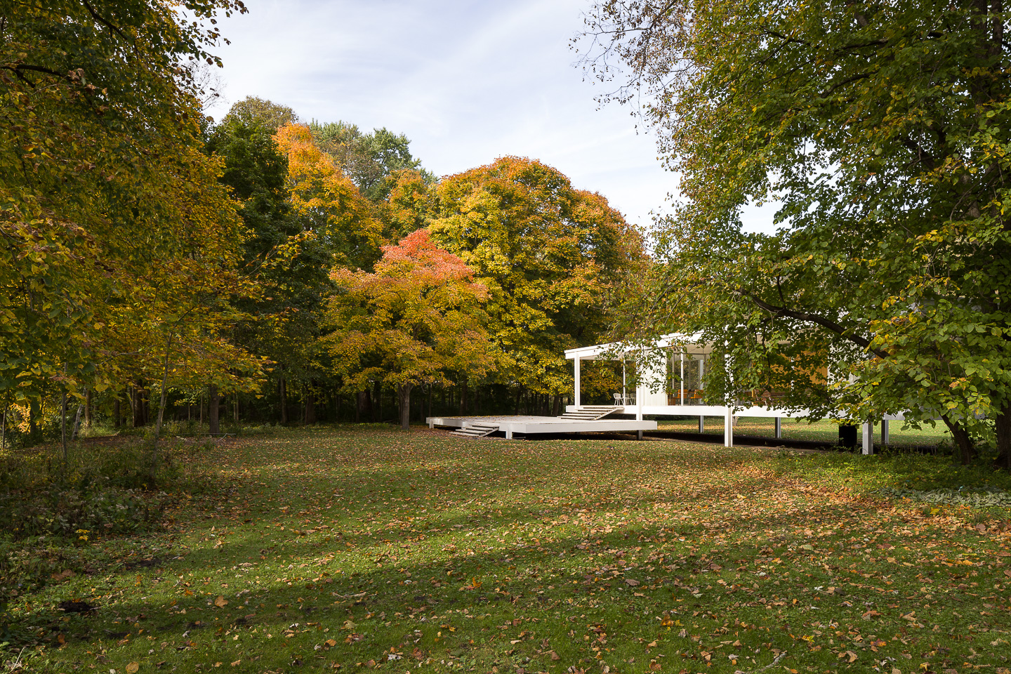 Farnsworth House in Plano, IL by Ludwig Mies van der Rose. Photo by Jason R. Woods.