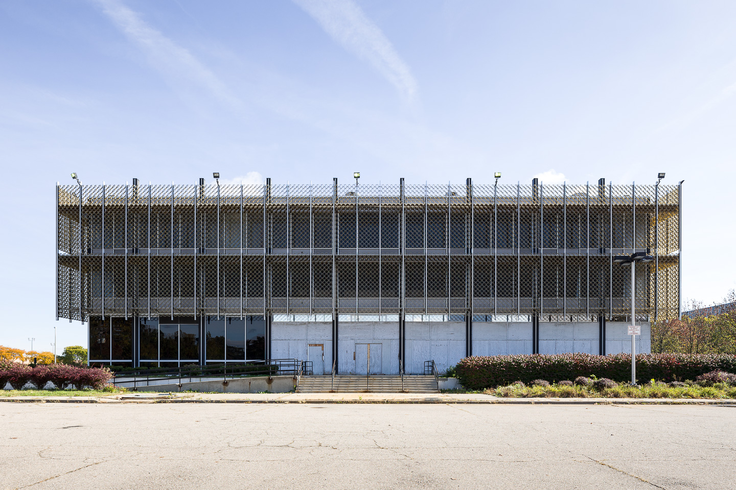 Exterior photograph of Reynolds Metals building in Detroit, Michigan by architect Minoru Yamasaki.